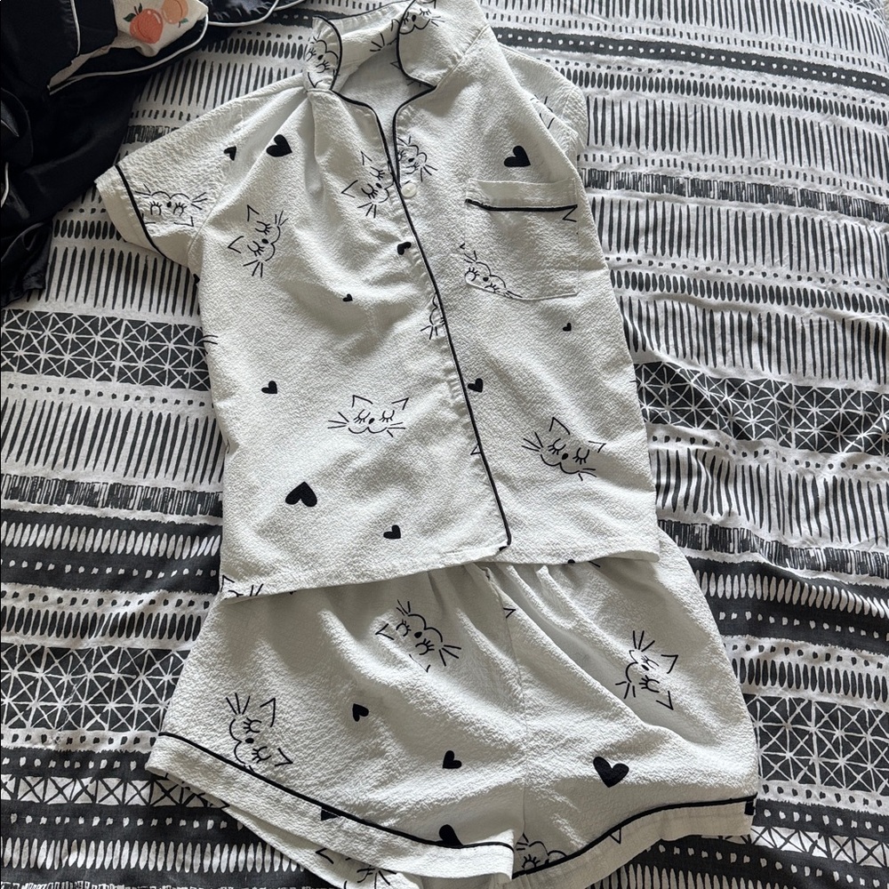 SHEIN Black and White Cat Print Pajama Set